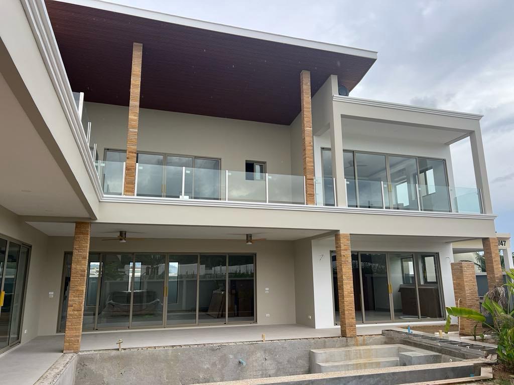 IndyLuck Villa